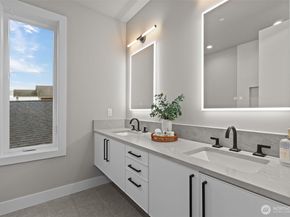 904 N 33rd Place, Renton WA 98056