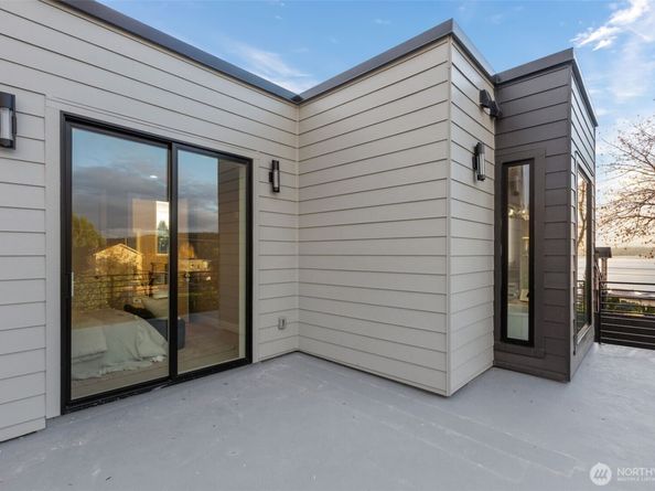 904 N 33rd Place, Renton WA 98056