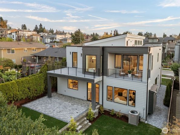 904 N 33rd Place, Renton WA 98056