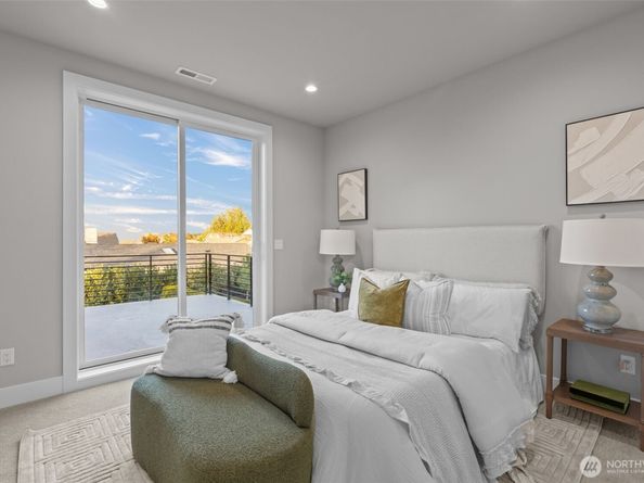 904 N 33rd Place, Renton WA 98056