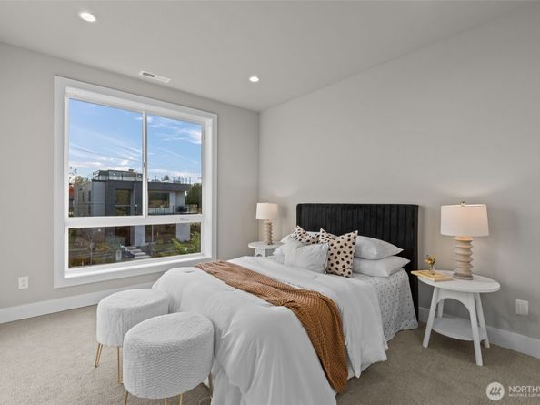 904 N 33rd Place, Renton WA 98056