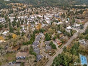 120 Newport Way NW 16, Issaquah WA 98027