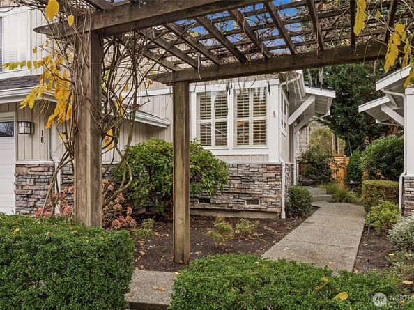 120 Newport Way NW 16, Issaquah WA 98027