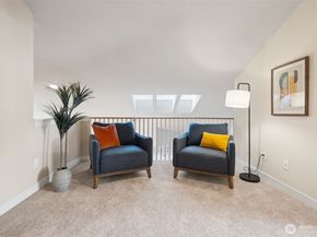 120 Newport Way NW 16, Issaquah WA 98027