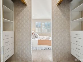 120 Newport Way NW 16, Issaquah WA 98027