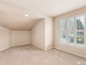 120 Newport Way NW 16, Issaquah WA 98027