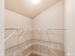 120 Newport Way NW 16, Issaquah WA 98027