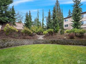 12721 SE 41st Place 109, Bellevue WA 98006