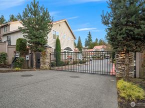 12721 SE 41st Place 109, Bellevue WA 98006