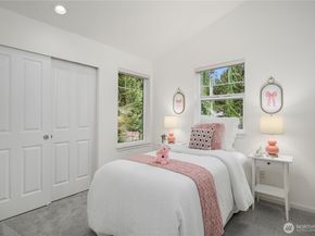 12721 SE 41st Place 109, Bellevue WA 98006