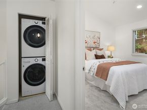 12721 SE 41st Place 109, Bellevue WA 98006