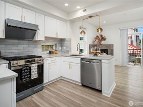 12721 SE 41st Place 109, Bellevue WA 98006