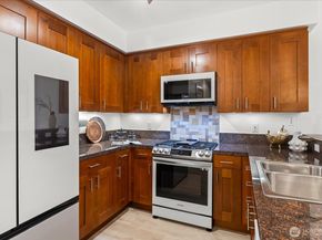 51 Pine Street 201, Edmonds WA 98020