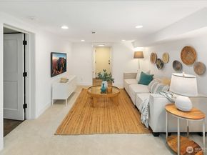 6816 24th Avenue NE, Seattle WA 98115