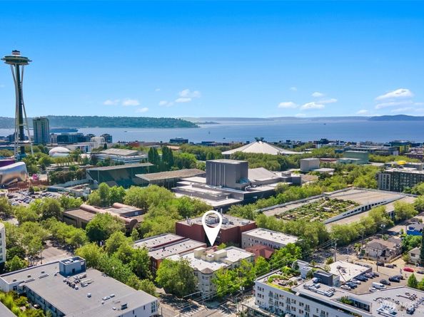 621 5 Avenue N 301, Seattle WA 98109