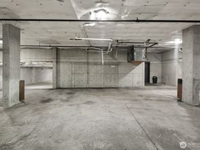 621 5 Avenue N 301, Seattle WA 98109