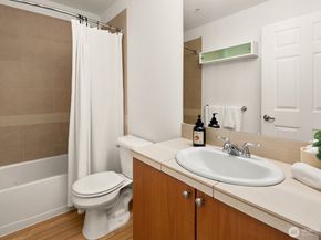 621 5 Avenue N 301, Seattle WA 98109