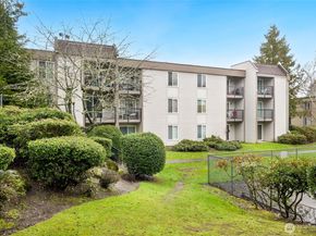 14645 NE 34th St C9, Bellevue WA 98007