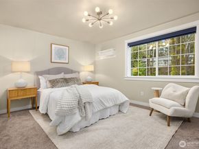 1585 NE Park View Drive, Bainbridge Island WA 98110