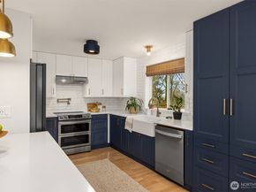 1585 NE Park View Drive, Bainbridge Island WA 98110