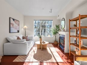 18258 NE 96th Way 101, Redmond WA 98052