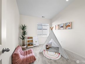 18258 NE 96th Way 101, Redmond WA 98052