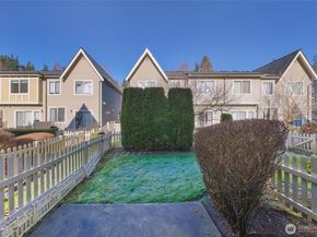 18258 NE 96th Way 101, Redmond WA 98052