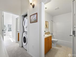 18258 NE 96th Way 101, Redmond WA 98052