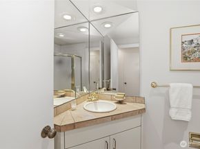 1600 43rd Avenue E 209, Seattle WA 98112