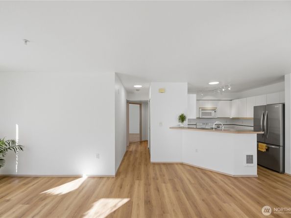 11130 SE 208th Street H102, Kent WA 98031