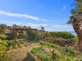 12249 Shorewood Drive SW, Burien WA 98146