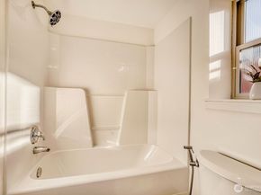 9010 18th Ave SW A, Seattle WA 98106