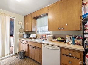 8829 20th Avenue SW, Seattle WA 98106