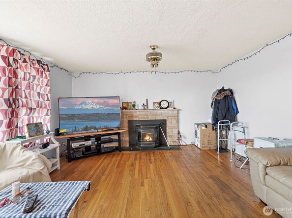 8829 20th Avenue SW, Seattle WA 98106