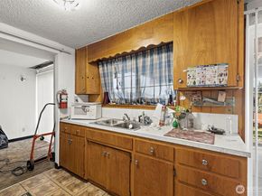 8829 20th Avenue SW, Seattle WA 98106