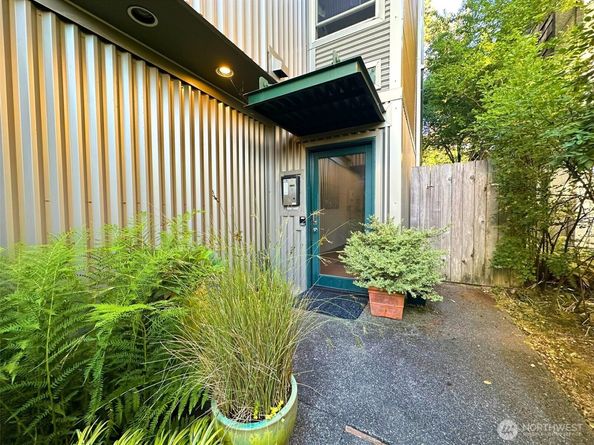 3204 Alki Avenue SW 1, Seattle WA 98116
