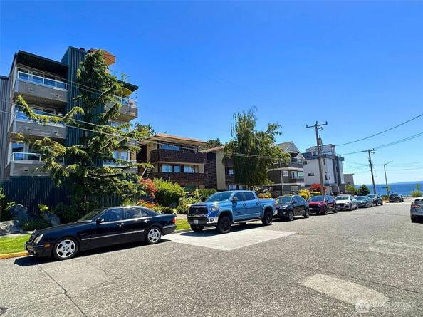 3204 Alki Avenue SW 1, Seattle WA 98116