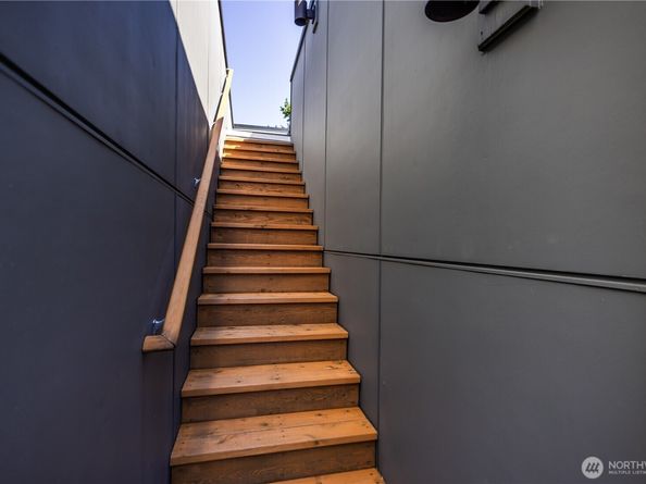 1134 N 90 Street D, Seattle WA 98103