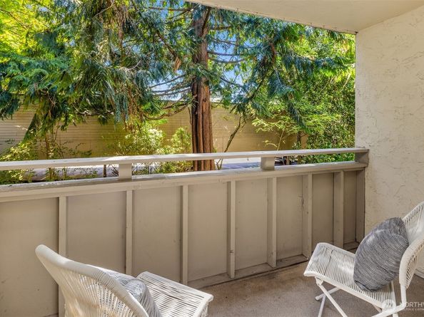 12009 100th Avenue NE 1, Kirkland WA 98034