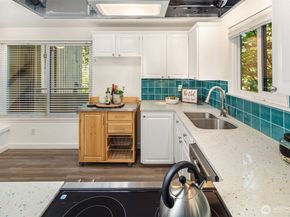 12009 100th Avenue NE 1, Kirkland WA 98034