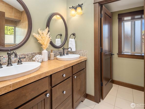 9113 45th Avenue SW, Seattle WA 98136