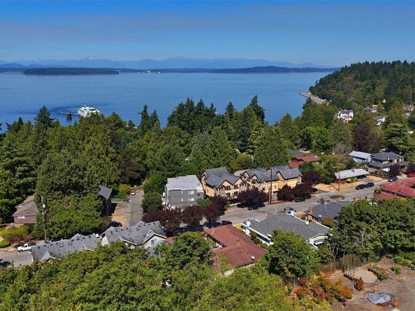9113 45th Avenue SW, Seattle WA 98136
