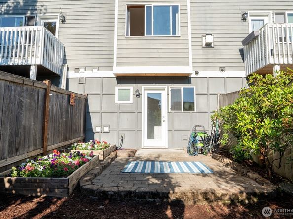 12723 35th Avenue NE B, Seattle WA 98125