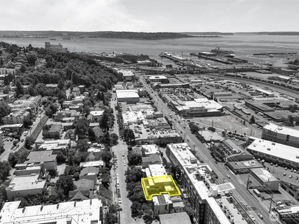 2219 14th Avenue W 405, Seattle WA 98119