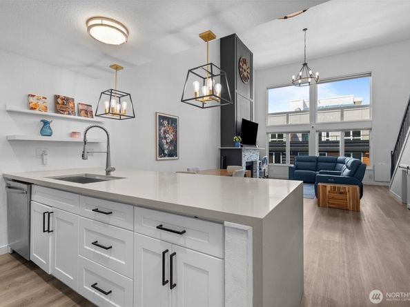 2219 14th Avenue W 405, Seattle WA 98119