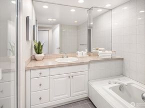 2400 8th Avenue N 2, Seattle WA 98109