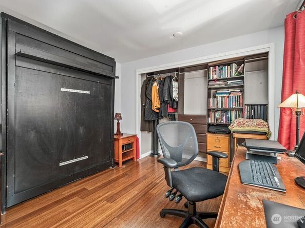 3661 24th Place W 401, Seattle WA 98199