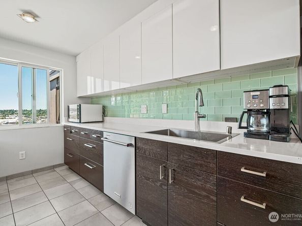 3661 24th Place W 401, Seattle WA 98199