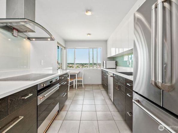 3661 24th Place W 401, Seattle WA 98199