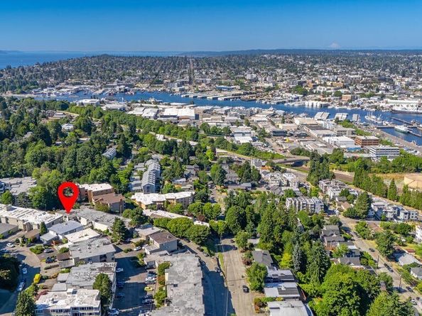 3661 24th Place W 401, Seattle WA 98199